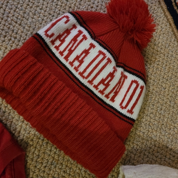 Tuque and t-shirt - Picture 3 of 3